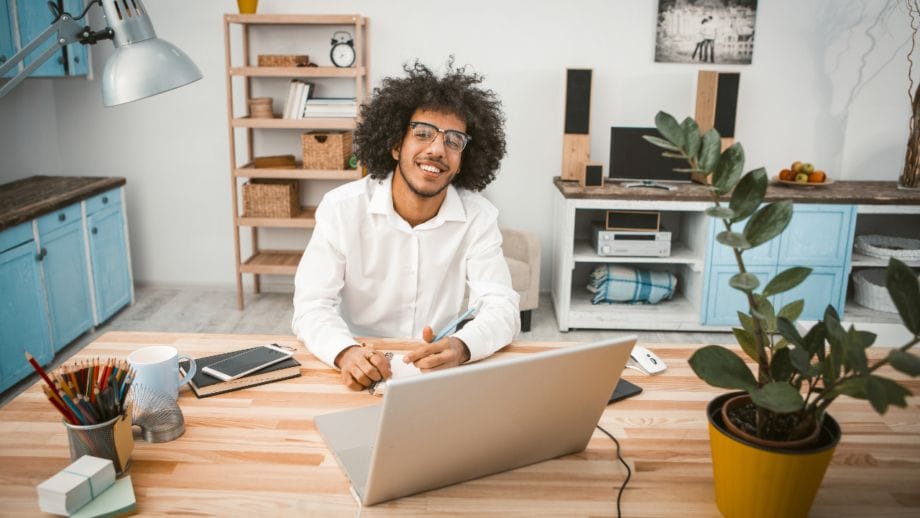 ترجمة روايات ومقالات أدبية مع الحفاظ على روح النص - مترجم أدبي قلم الإبداع.