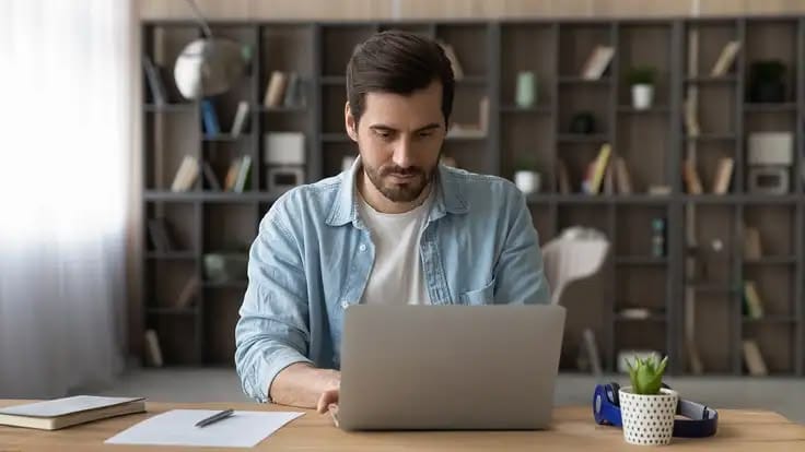 ترجمة رسائل ماجستير ودكتوراه معتمدة في الكويت - مكتب قلم الإبداع للخدمات الأكاديمية.